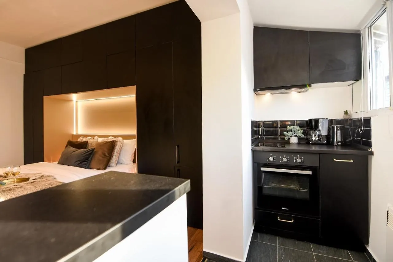Calea Victoriei Modern Studio - Escape In The City Center Bucharest 0*,