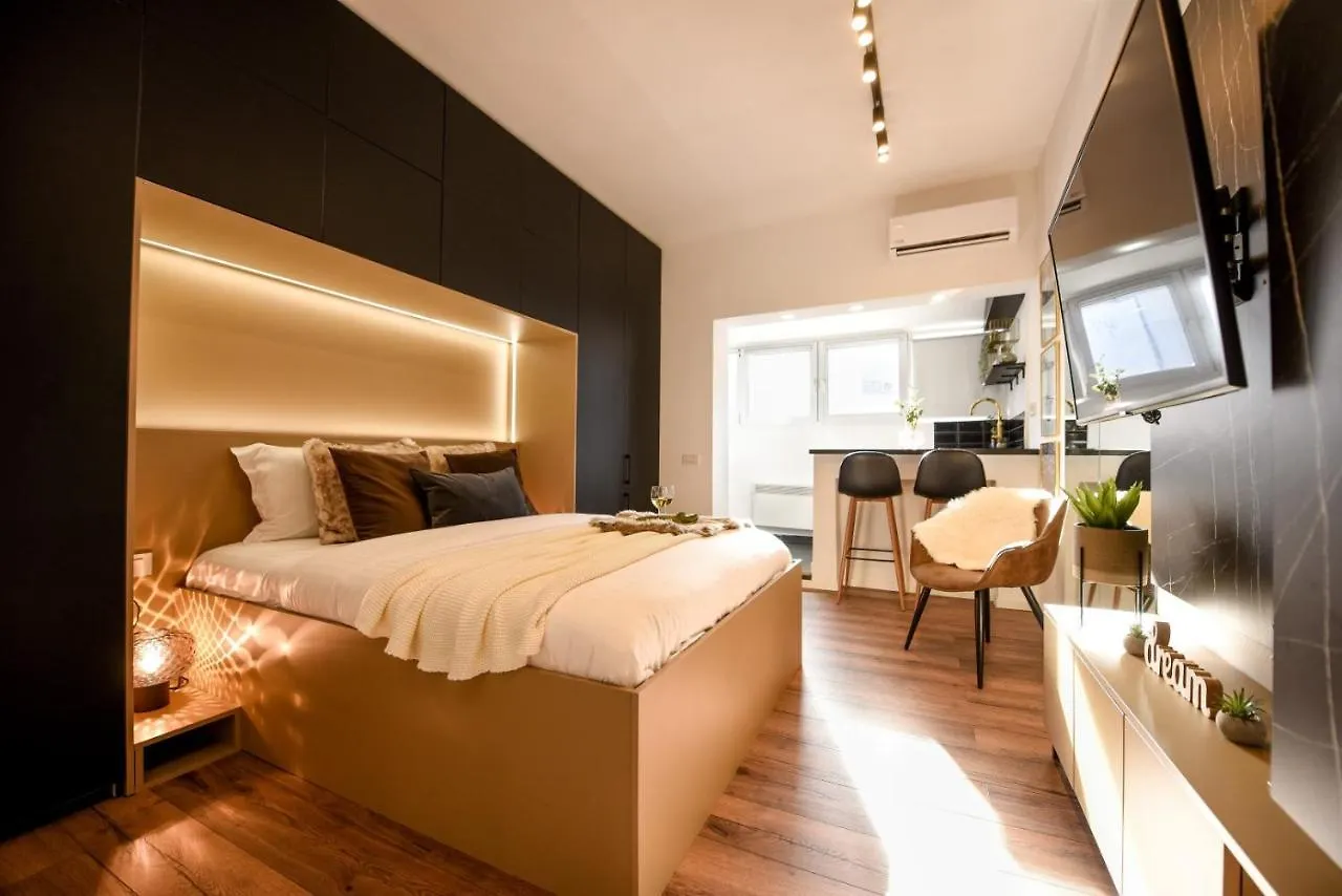 Calea Victoriei Modern Studio - Escape In The City Center Bucharest 0*,  Romania